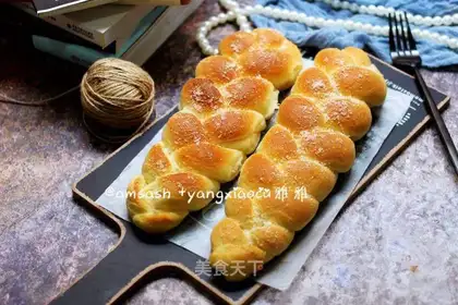 Light cream braid bread