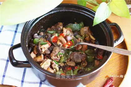 Spicy chicken in the casserole
