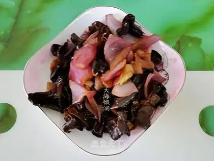 Onions, black-mucked meat