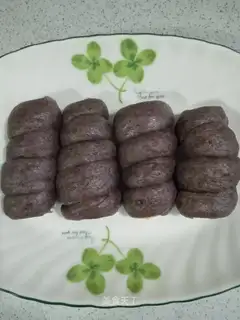 Black rice sausage roll