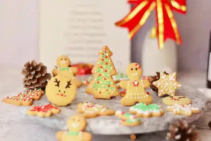 Christmas frosting cookies