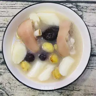 Pork hoof soup
