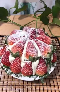 Strawberry cream cake