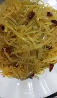 Sour cucumber fried potatoes