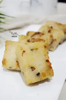 A broad carrot cake