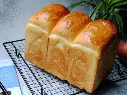 Light cream protein toast