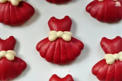 Little dress buns