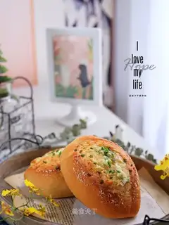 The soup is made of garlic