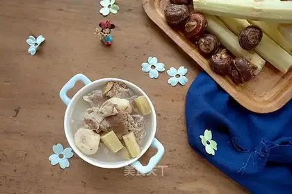 Horse hooves, cane, lamb chop soup