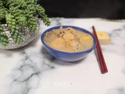 A greasy, greasy, greasy beef soup