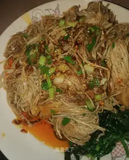 Spicy golden needle mushrooms