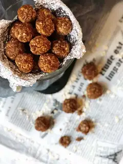oatmeal chocolate energy ball
