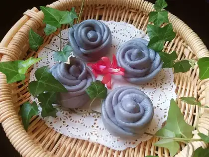 Blue rose buns