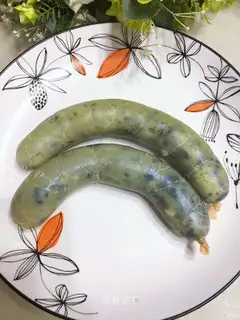 Queens and eggs