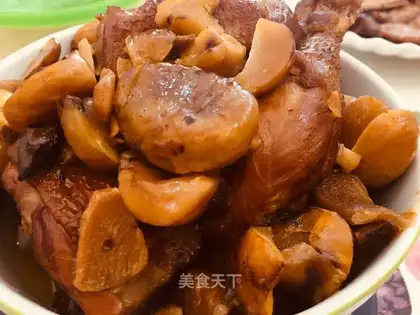Chestnut rooster