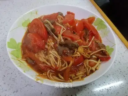 Tomato gin and mushroom beef