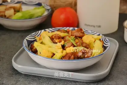 Cheese gravy, fried ribs