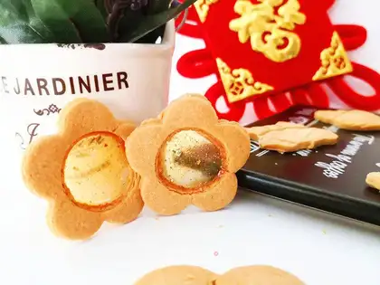 Glass and sugar cookies