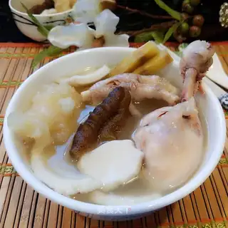 Coconut sugar cane gel chicken leg soup