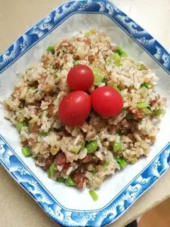 It's a wide-bread fried rice