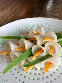 Honey with radish dishes