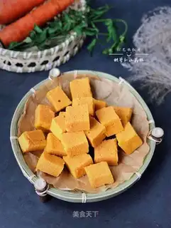 Carrot mountain cake