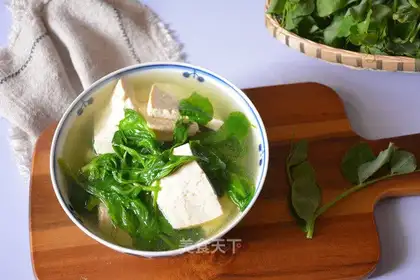 Peaches tofu soup