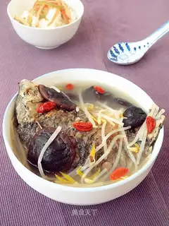 Silver sprouts, mushroom soup