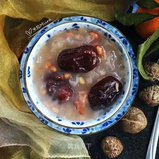 Silver-eared fruit porridge