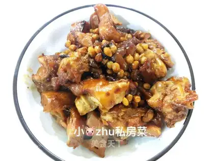 Pigs' feet, soybeans