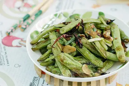 Dry stir-fried green beans