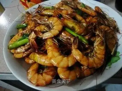 Sauteed prawns with soy sauce and spring onions