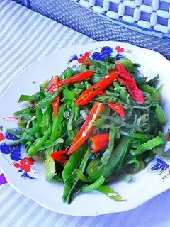 stir-fried lentils with green and red peppers