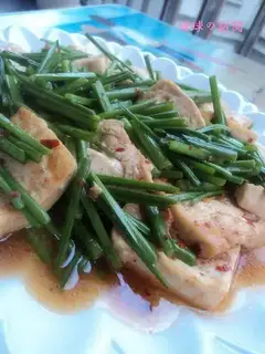 Tofu with leek sprouts