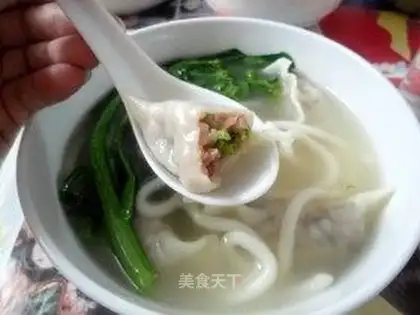 Pork dumplings Udon noodles