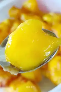 Home-brewed simple honey yellow peach