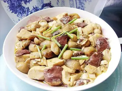 Red and white tofu with straw mushroom