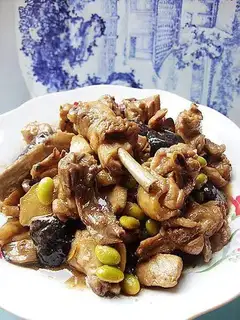 Braised chicken with mushroom and edame