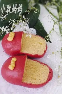 Red slippers steamed buns