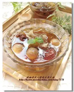 Red dates, longan and white fungus soup