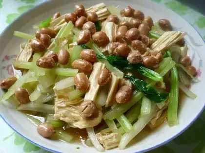 Celery mixed with tofu