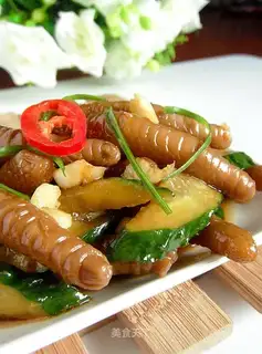 Cucumber mixed chicken feet
