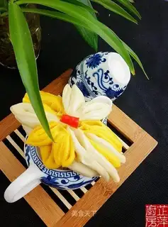 Lotus steamed buns