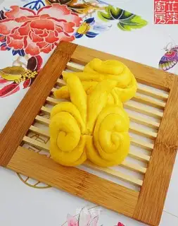 Pumpkin Butterfly Roll