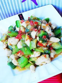 diced chicken with chopped pepper