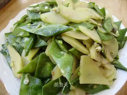 stir-fried potato chips with lentils