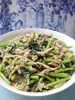 stir-fried pork loin with tender celery and abalone mushrooms