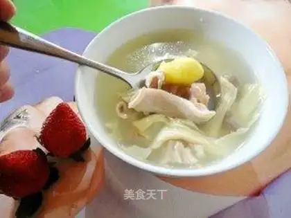 Ginkgo biloba and tofu bamboo pork tripe soup