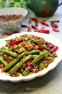 Dry stir-fried green beans