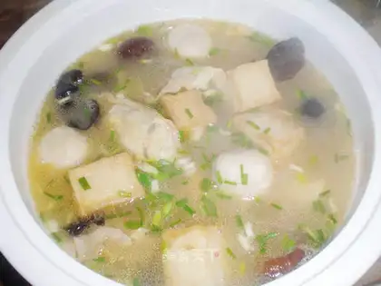 Mushroom egg dumpling fish ball soup